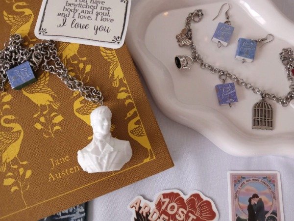Producto - Collar con dije Mr Darcy