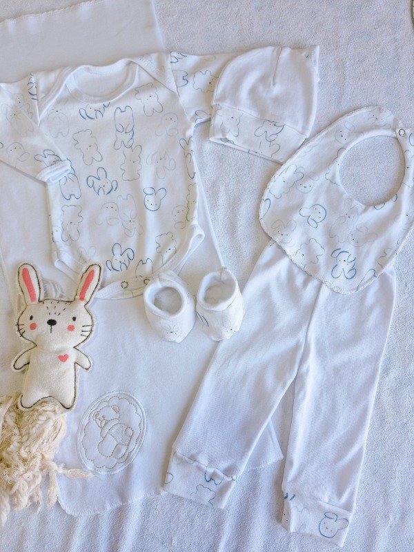Producto - Set con mantilla UNISEX conejos blanco