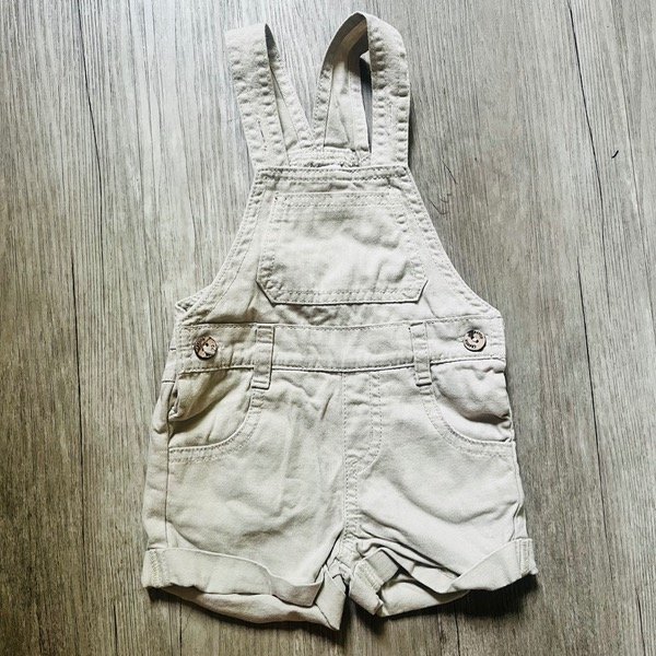 Producto - Jardinero Crayón Beige 9M