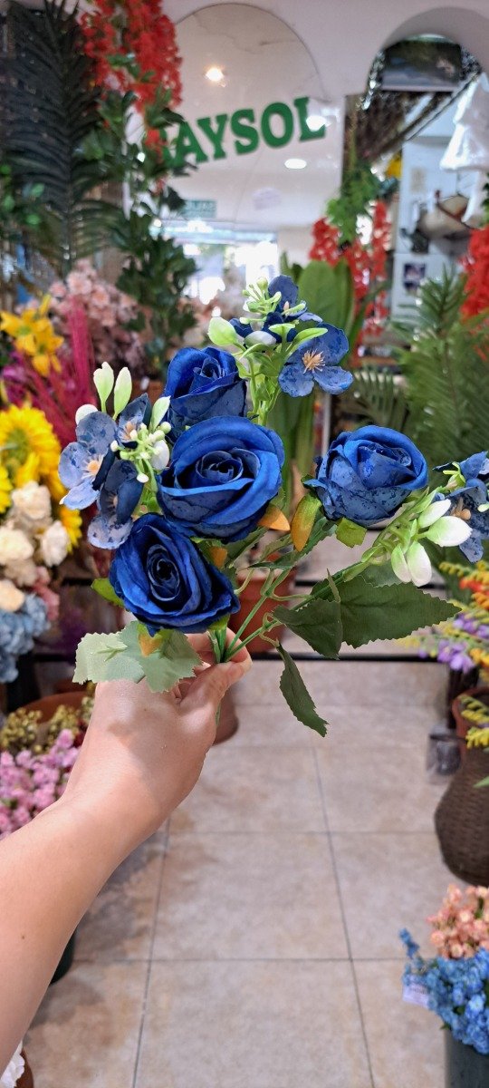 Producto - RAMO ROSAS CON FRESIAS COLOR CRAKELADO