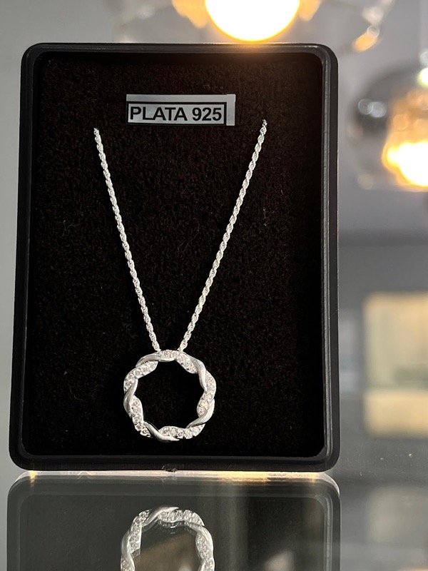 Producto - Cadena con dije redondo de strass en plata