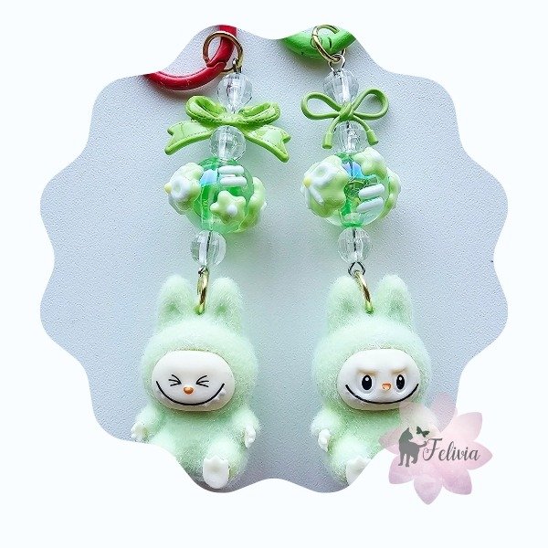 Producto - Llavero labubu aterciopelado. Verde