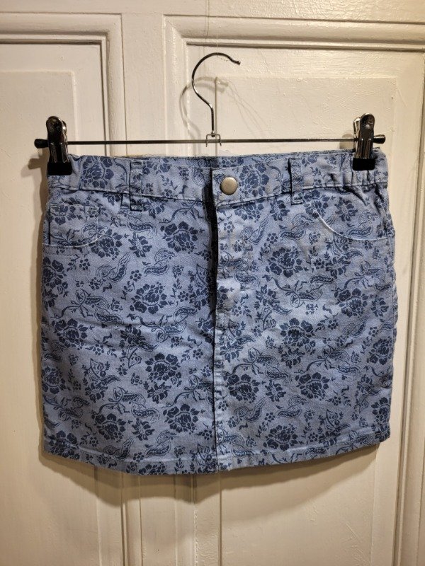 Producto - Falda LE UTTHE denim con flores Talle 12 años - PRECIO: 7X