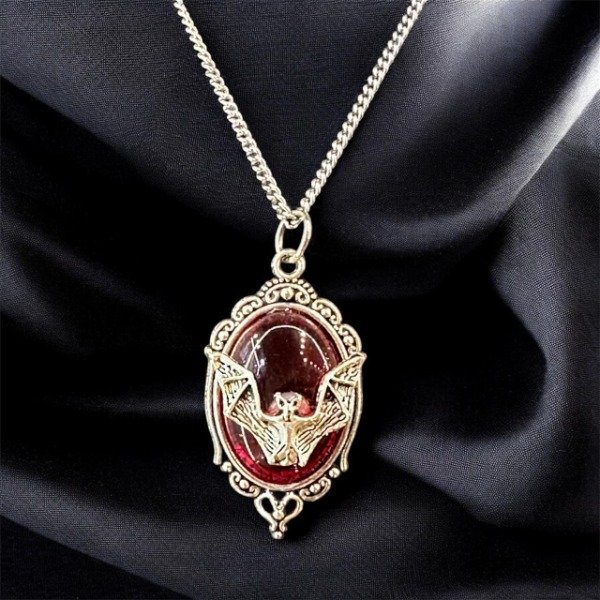 Producto - DIJE CAMAFEO ROJO CON MURCIELAGO CADENA ACERO