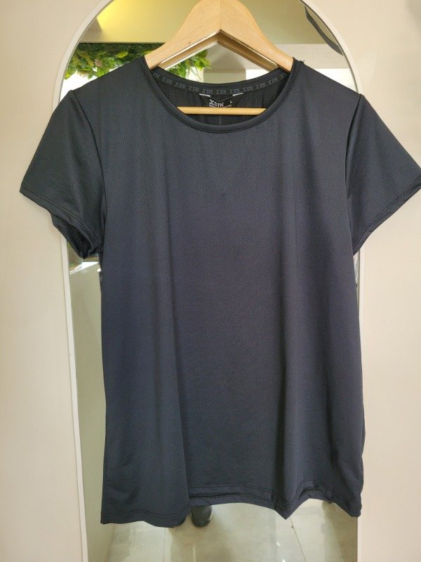 Producto - Remera Kyro Negro - Microtexturizada