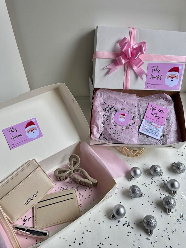 Producto - Box #8 Tarjetero+ Perfumero + Broche
