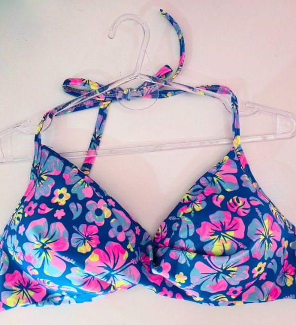 Producto - Corpiño torsado taza soft hibicus fondo azul1121