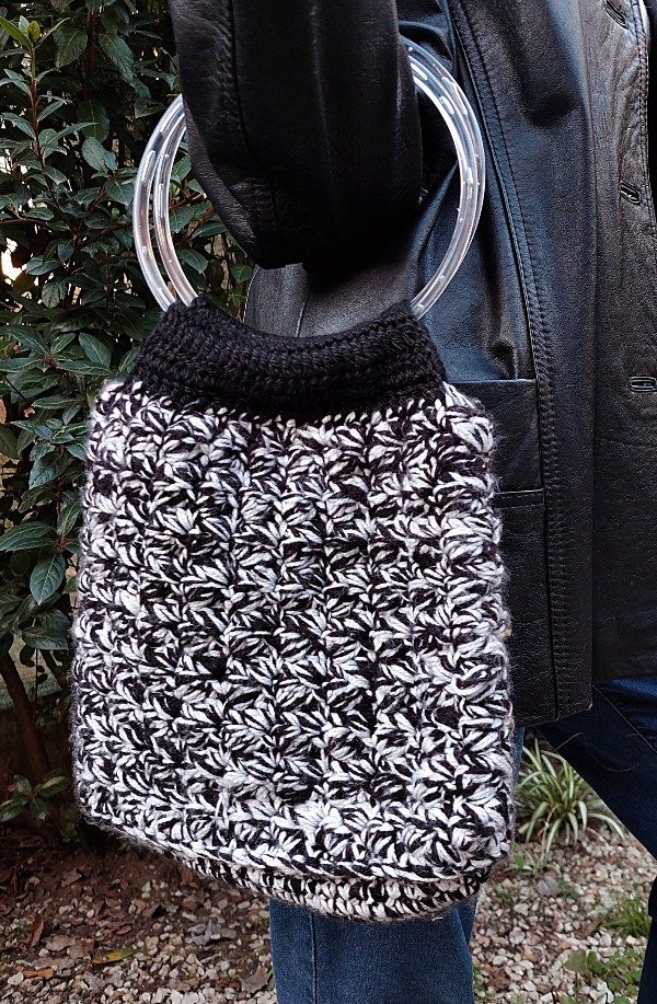 Producto - Cartera Wool Style, color negro con blanco