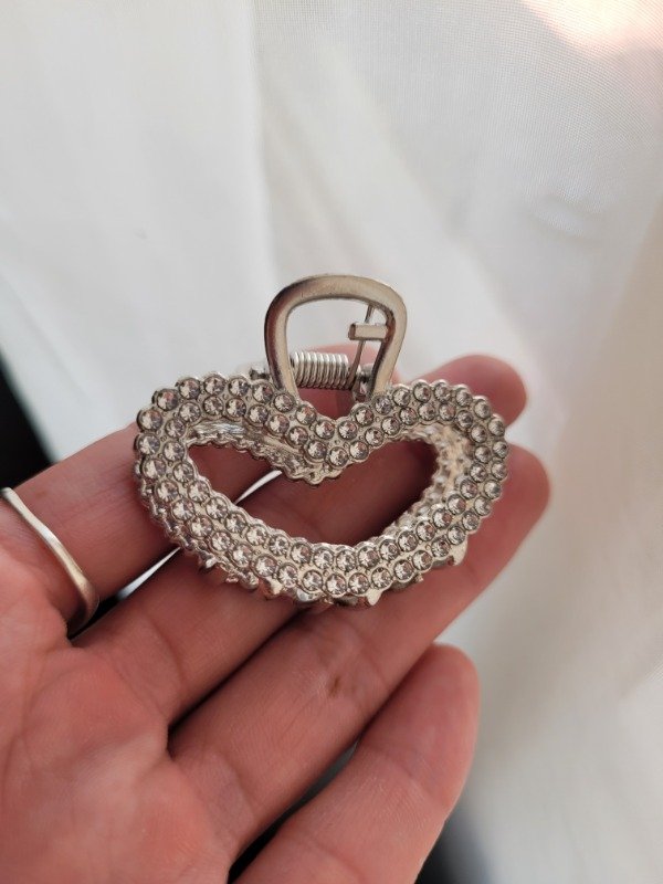 Producto - Broche mediano de metal corazón + strass