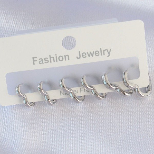 Producto - Set x6 aritos pequeños corazón plateados - Acero