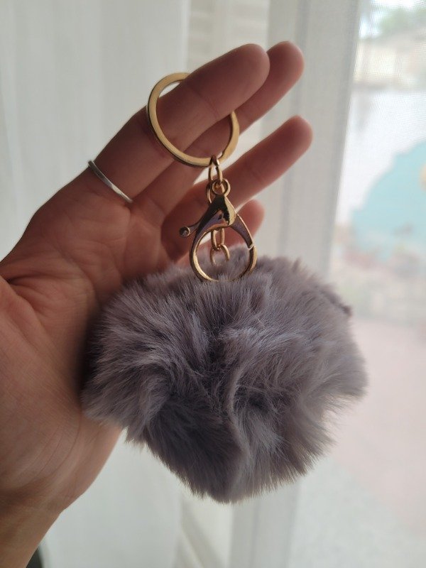 Producto - Llavero - bag charm pompón gris