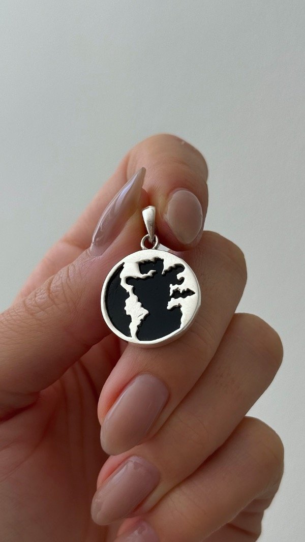 Producto - Dije mundo negro 2cm P925