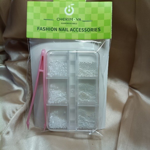Producto - Caviar y media perlas con pinza