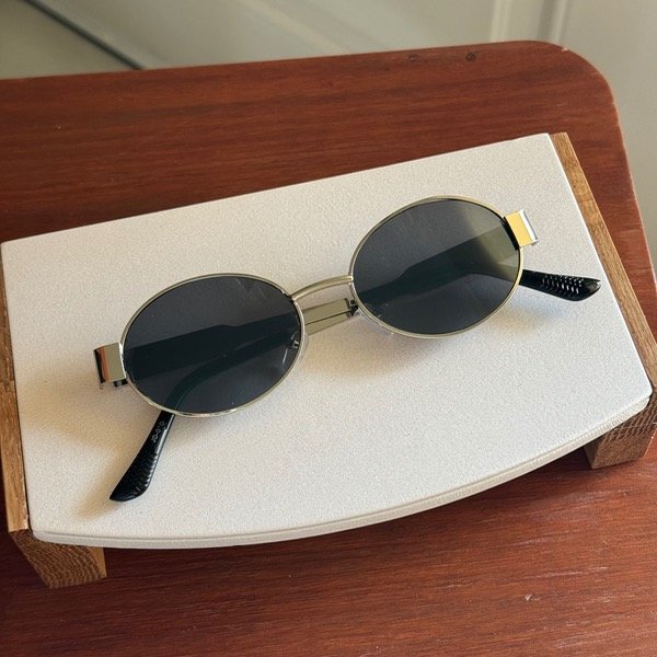 Producto - Lentes marco plateado vidrio oscuro