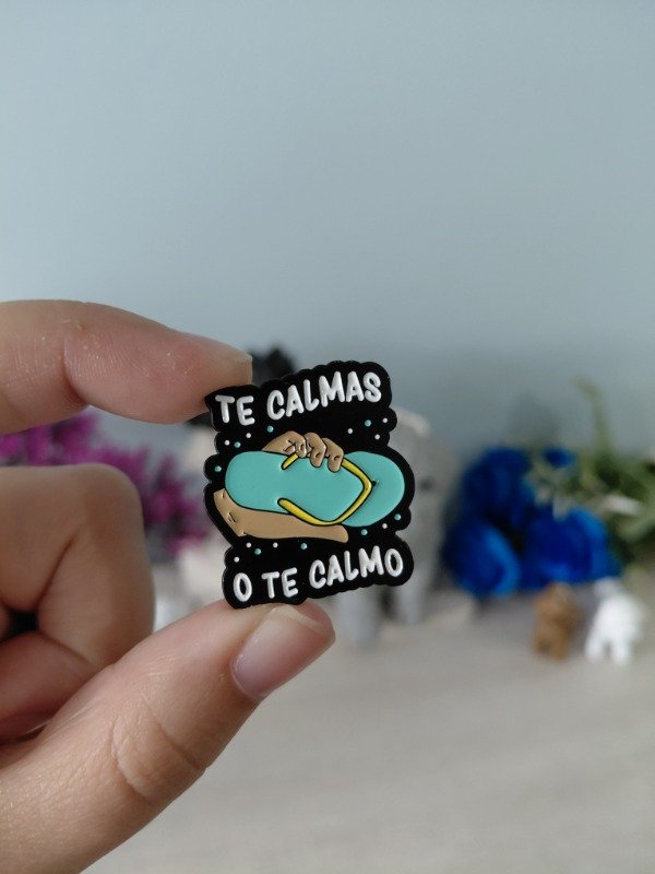 Producto - Pin metalizado - Te calmás o te calmo #1760