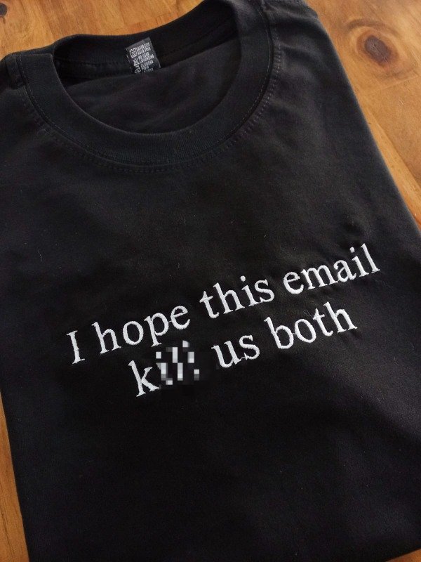 Producto - Remera i hope this email kills us both