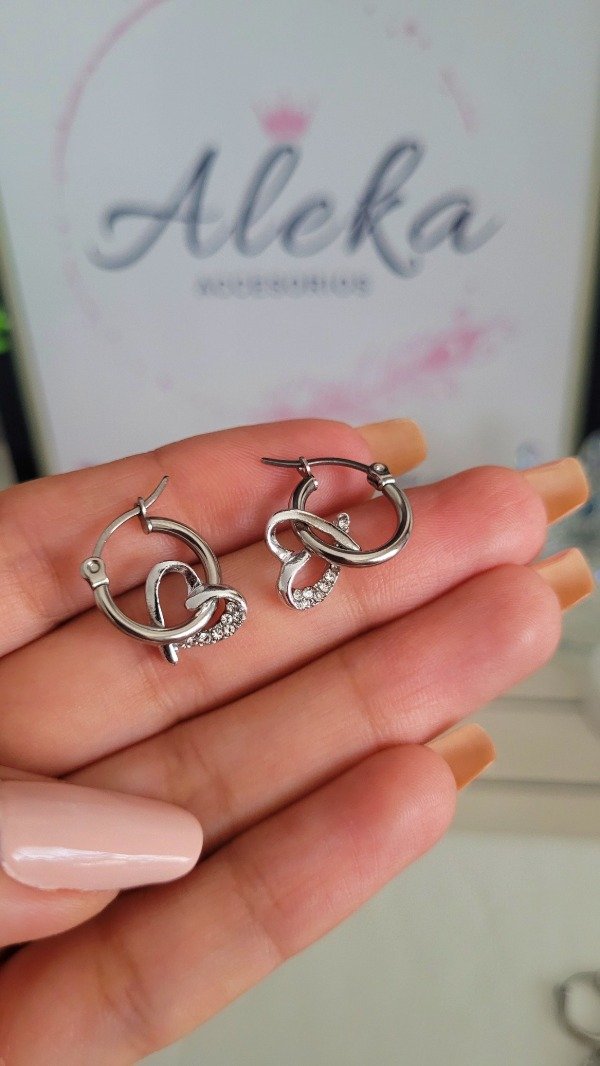 Producto - Argollas con dije corazón con strass de acero quirúrgico