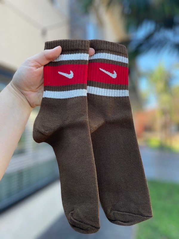 Producto - Nike - Marrón y rojo