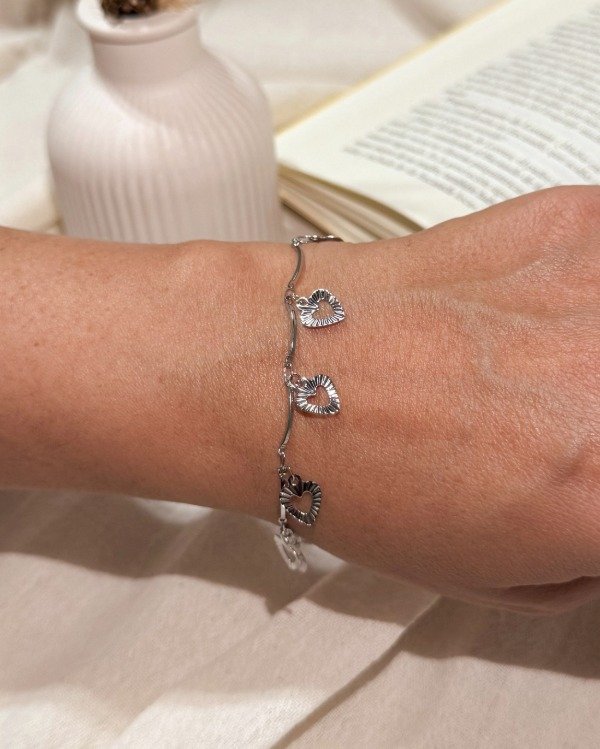 Producto - Pulsera corazones colgantes