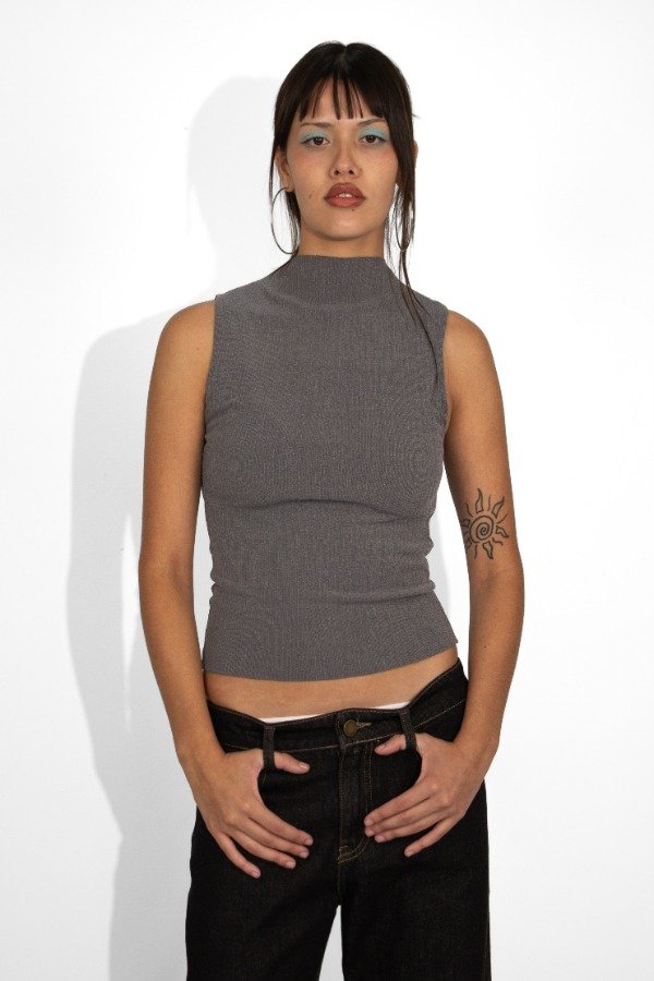 Producto - Musculosa Aimi Gris