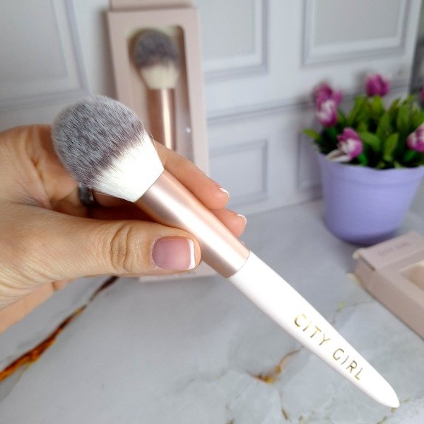 Producto - Brocha para polvo city girl beige
