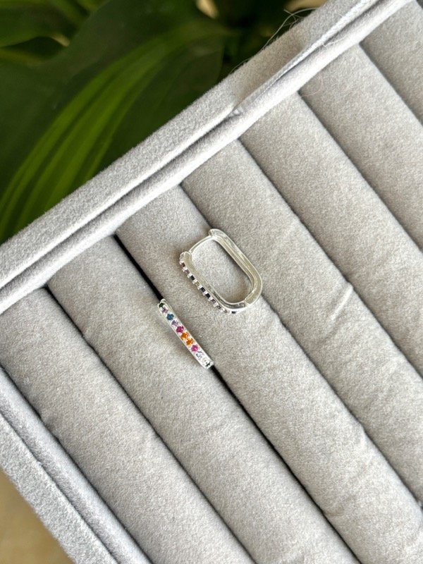 Producto - Argollas Rectangulares con Cristales de Colores Acero Blanco