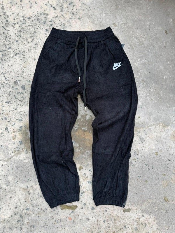 Producto - Pantalón Nike negro Corderoy - 0