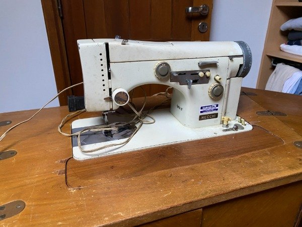 Producto - MAQUINA DE COSER NECCHI CON MUEBLE 77x46x80 #10776
