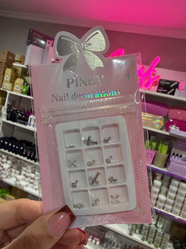 Producto - Dijes pinky varios modelos en stock