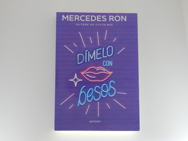 Producto - DIMELO CON BESOS. Mercedes Ron