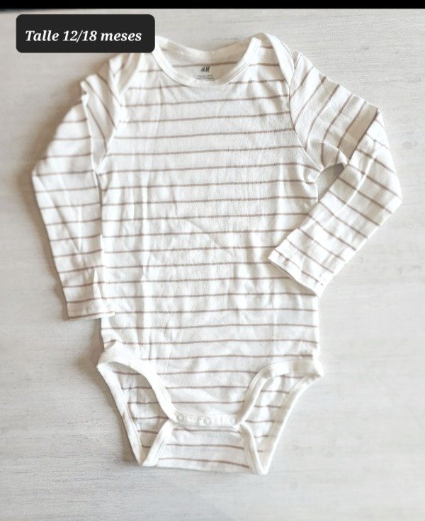 Producto - Body manga larga HyM talle 12/18 meses rayado beighe