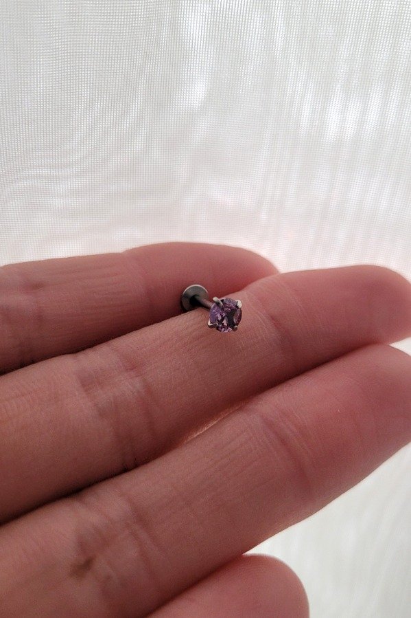 Producto - Piercing labret cúbic engarzado mediano AQ