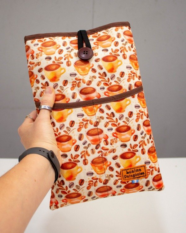 Producto - Funda de LIBRO estampado café