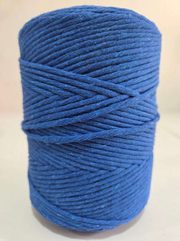 Producto - Hilo de algodón retorcido MACRAME 27 hebras 1/2 kg AZUL FRANCIA