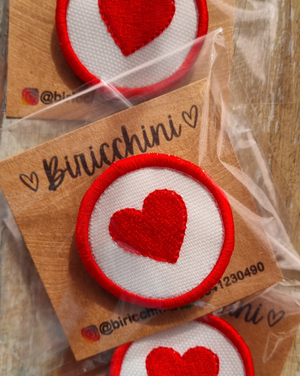 Producto - Pines Personalizados  - "Corazón Rojo"