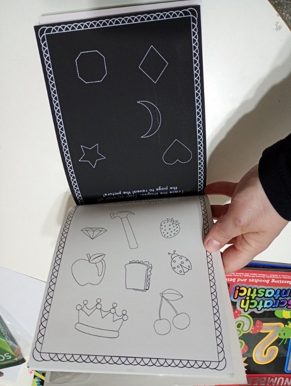 Producto - Libro de actividades con hojas para raspar. 12 hojas con actividades. FORMAS. - 3