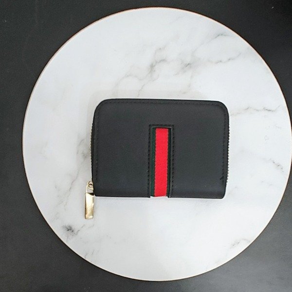 Producto - Billetera Porta Tarjetas Negra con detalles en Rojo y Verde