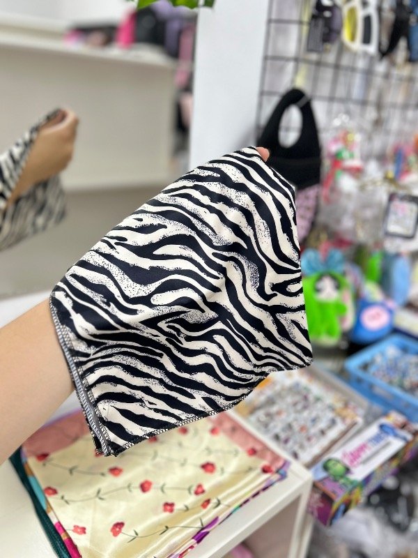 Producto - Pañuelo estampado cebras