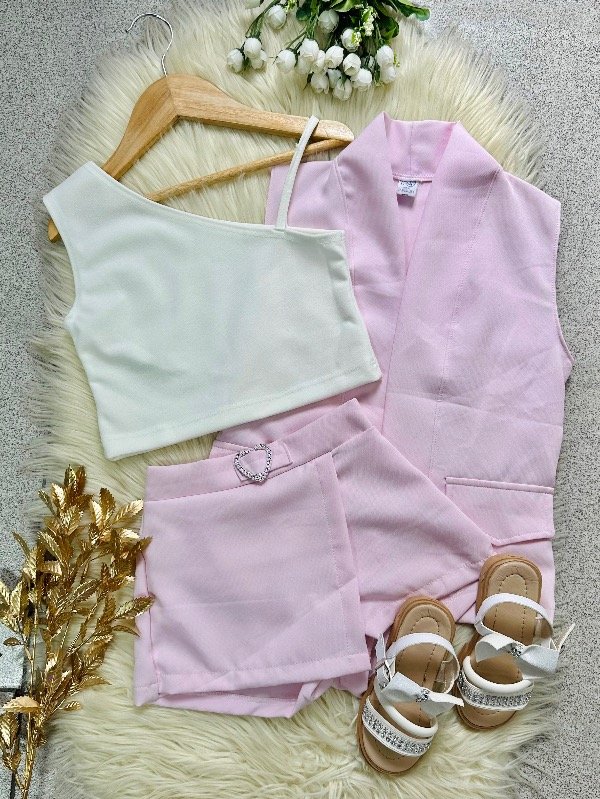 Producto - CONJUNTO SASTRERO CORAZÓN ROSA CLARO (CHALECO + TOP + SHORT POLLERA)