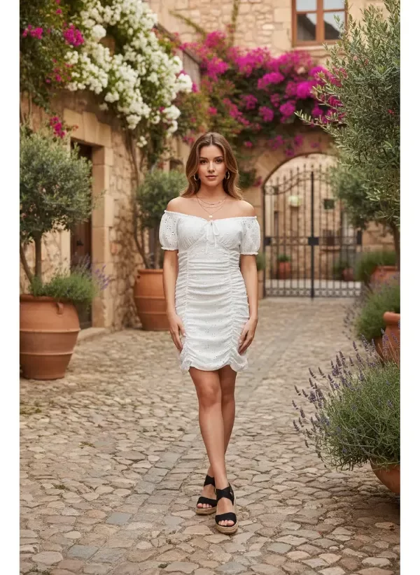 Vestido corro de brodery al cuerpo hombros caídos