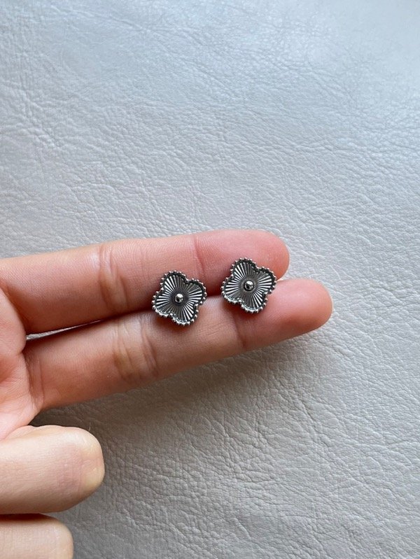 Producto - Aros flor tendencia acero quirúrgico