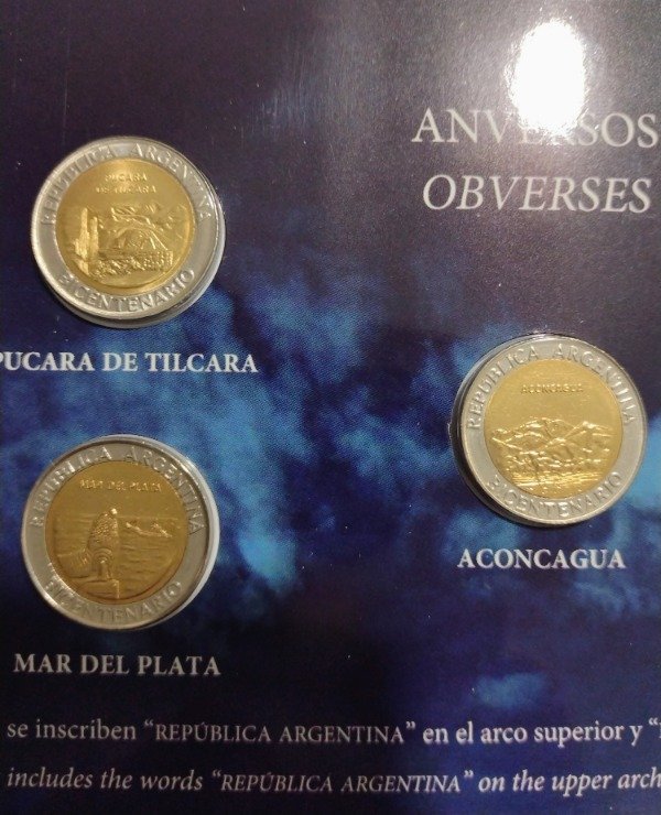Producto - Blíster Bicentenario de la Revolución de Mayo. Contiene 5 monedas 1 peso 2010 - 2