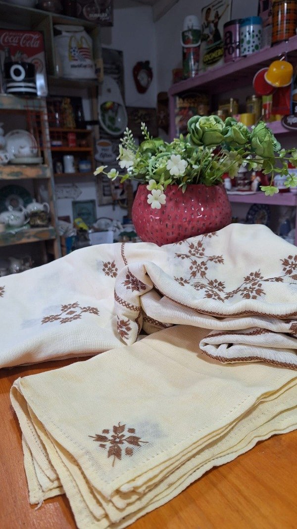 Producto - MANTEL CON SERVILLETAS - 1