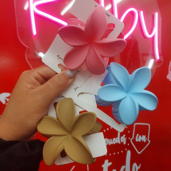 Producto - Broche flor hawaiana matte.