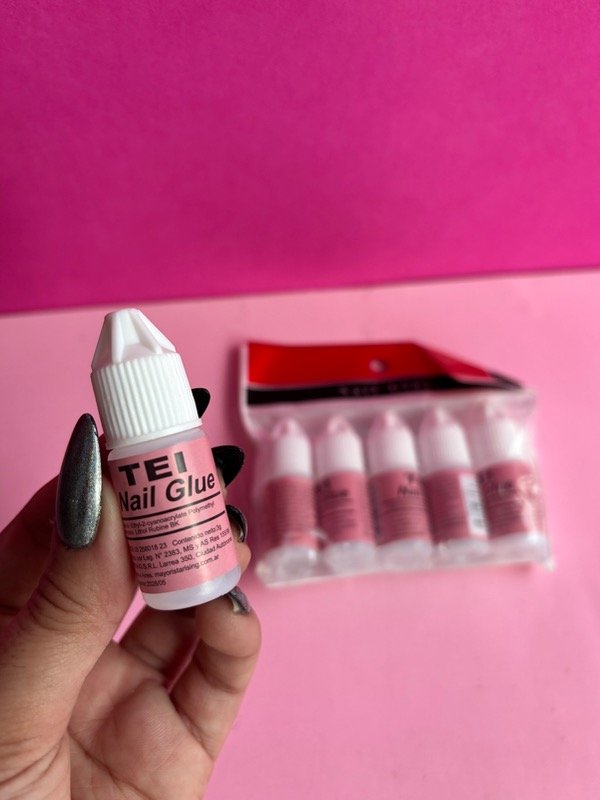 Producto - Pegamento de uñas Glue Tei