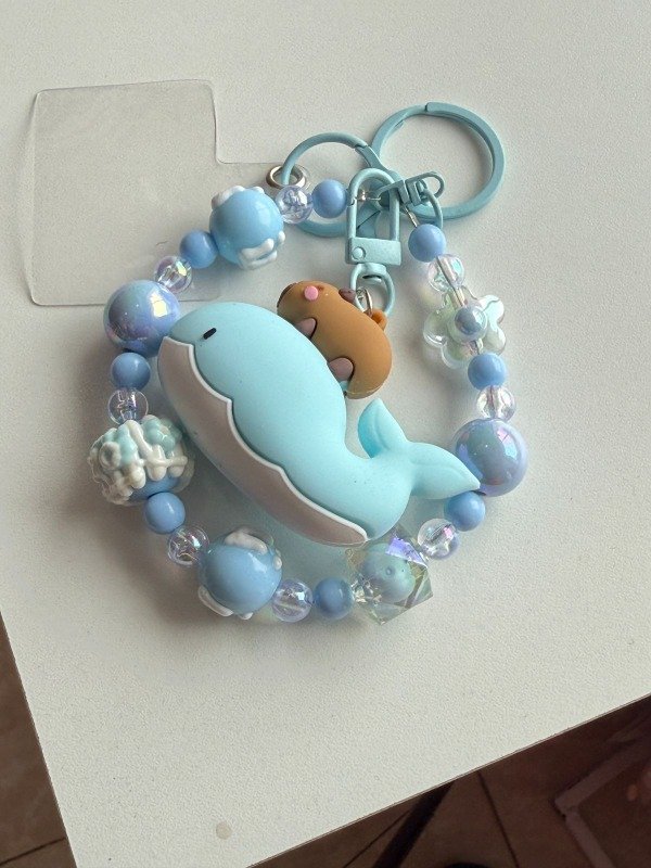 Producto - Correa Strap - llavero perlas capibara en ballena