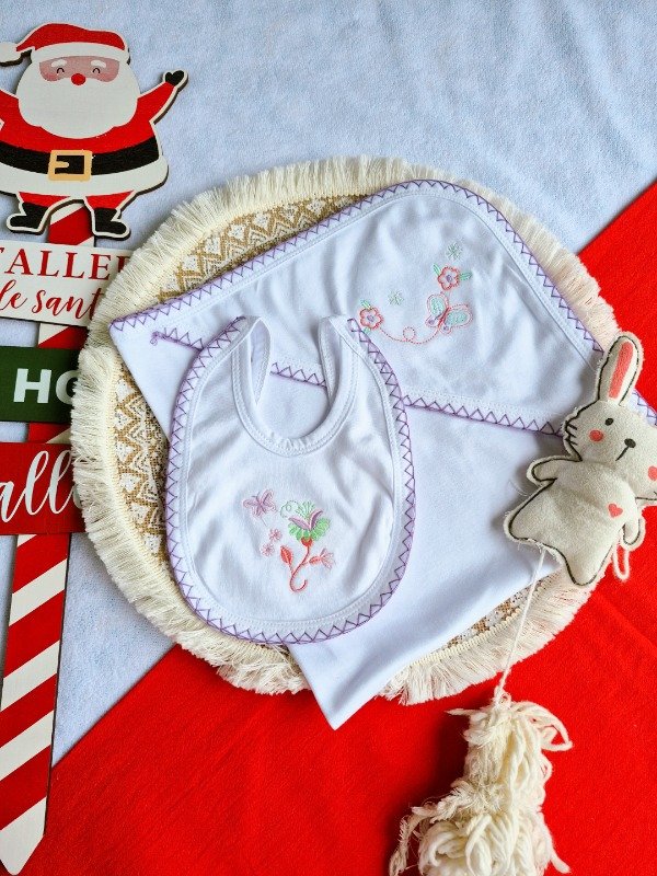 Producto - Mantilla de algodon flores violeta/blanco