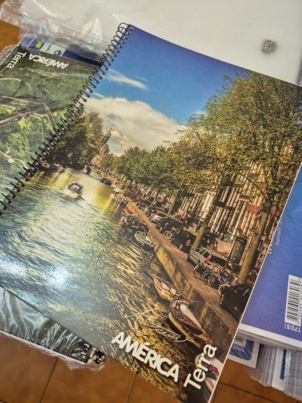 Producto - Cuaderno a4 Tapa flexible América 80 hojas