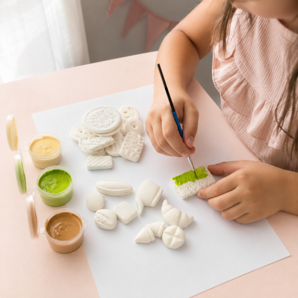 Producto - SET DE FIGURAS EN PORCELANA FRIA ACRILICOS Y PINCEL PARA DECORAR EN CAJA - 2