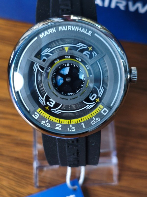 Producto - Raro (lectura distinta) Reloj Mark Fairwhale , esfera Digital giratoria.